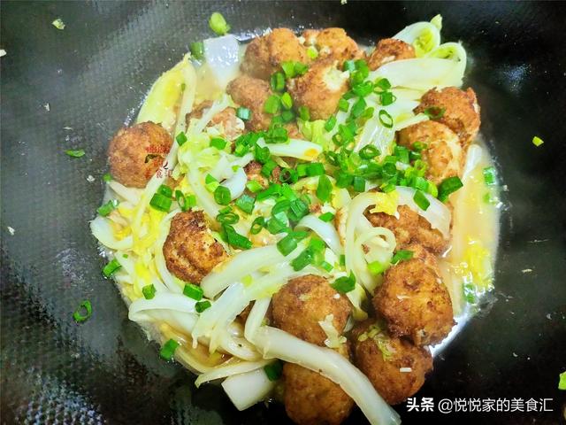 炸萝卜丸子，不加水不加面粉，教您1个简单方法，鲜香酥脆吃不腻