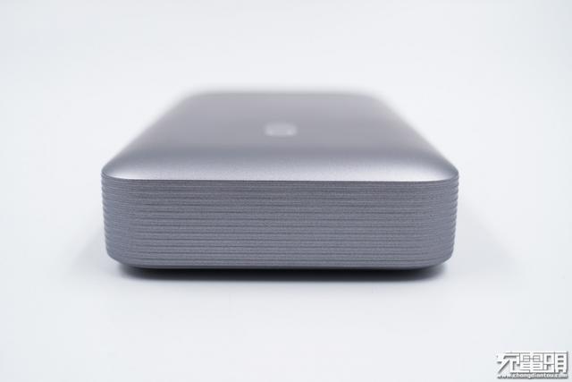 自带HDMI支持4K视频拓展，紫米多功能充电宝深度评测