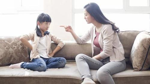 「超级宝妈」孩子总喜欢打人怎么办？家长先别急着打骂，不妨试试这样引导