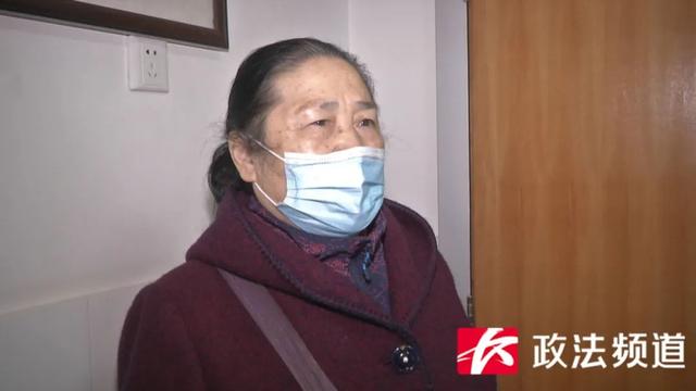 老人往医生办公室丢下一个信封转头就跑，医生打开一看...…