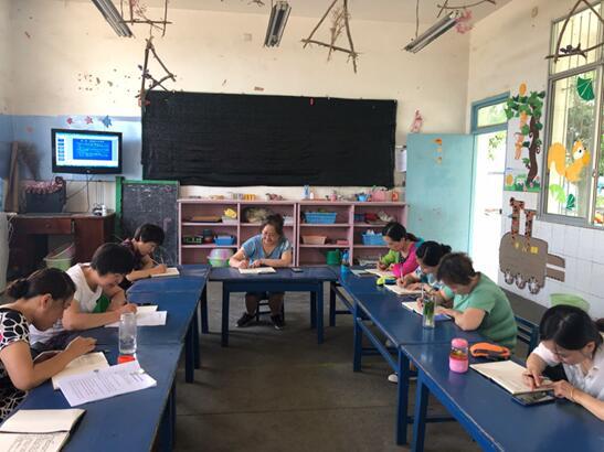 开心大家庭|涪江路小学附属幼儿园开展卫生保健知识专题培训
