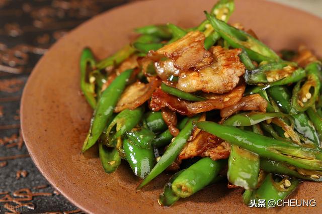 农家辣椒小炒肉，肥而不腻，鲜香入味，香辣开胃超下饭，做法简单