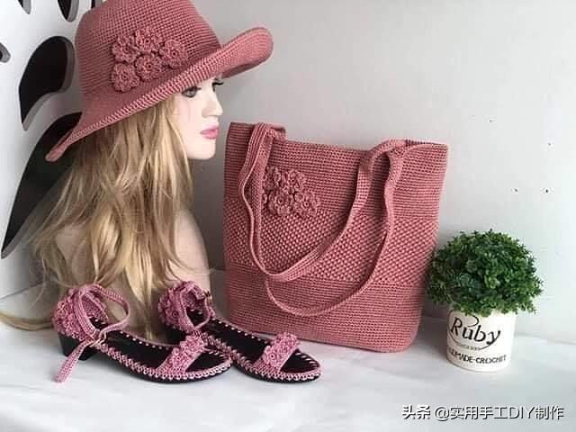 普拉达女王「针织作品」精美的帽子和包包套装,时尚的你值得拥有