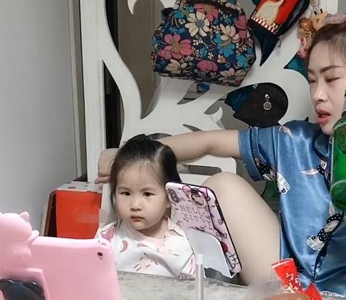 甜甜妈妈|东北辣妈“硬核”带娃火了，家长们：虽然厉害，但是我们学不来！