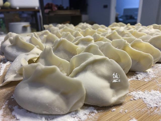 明日冬至，为家人第一次包饺子，鲜美多汁，不比饺子馆做得差
