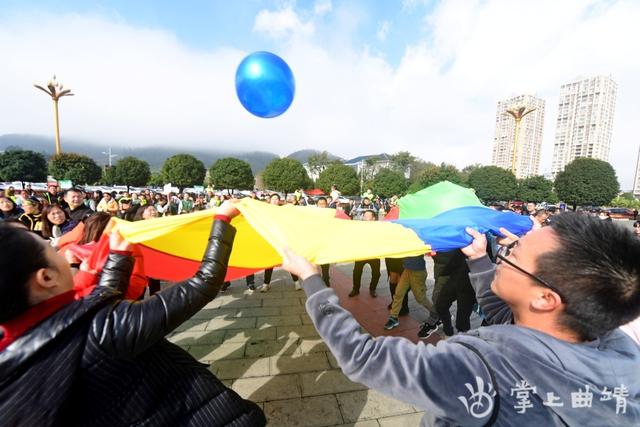 大手牵小手，罗平一幼儿园开展欢乐亲子跑主题活动