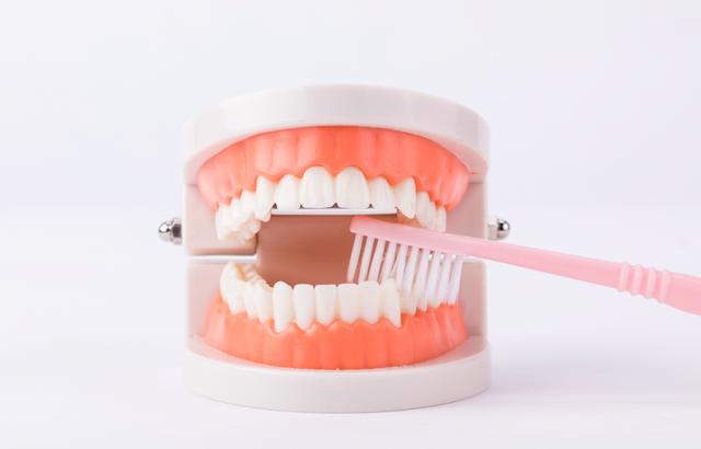 假牙“有效期”的长短，与这几个因素有关