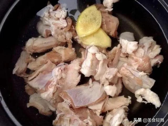 炖羊肉时，记好“2放1不放2窍门”，羊汤不黑，肉质鲜嫩不腥膻