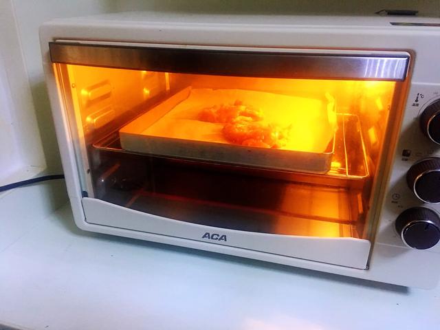 吐司新吃法，加入火腿和鸡蛋，轻松搞定营养早餐