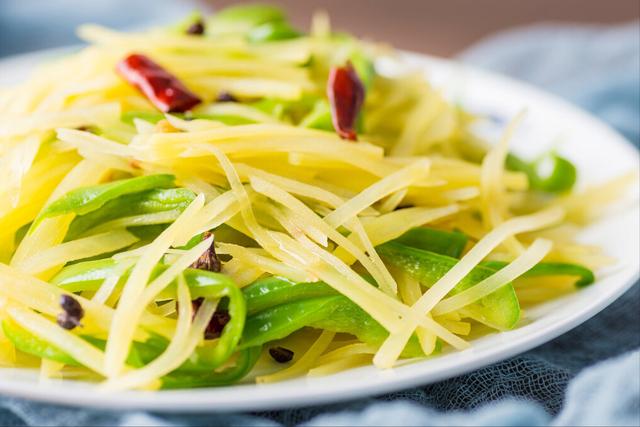 炒土豆丝，放醋时间很重要，弄清这一点，土豆丝又香又脆，很入味