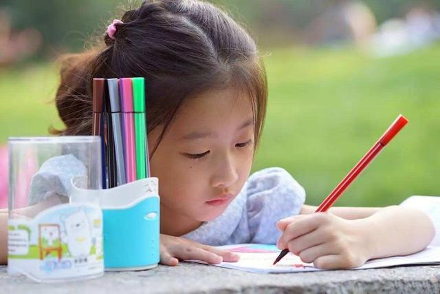 超级宝妈|孩子“调皮捣蛋”很头疼？5个特点代表孩子聪明，家长别不当回事