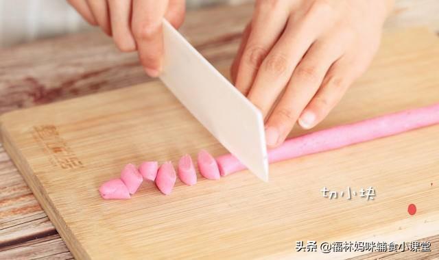 #超级宝妈#火龙果做的美食,美味又营养,练咀嚼练抓握,2岁宝宝正需要
