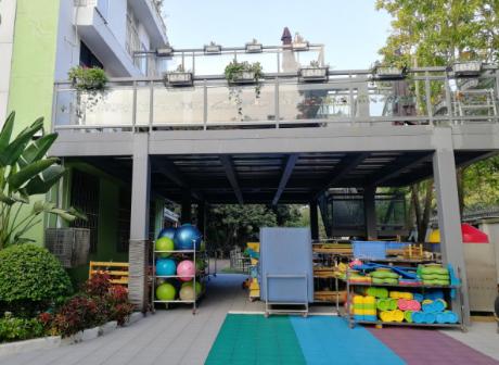 你的育儿经|当建构区搬到了户外，孩子能搭出一整个世界