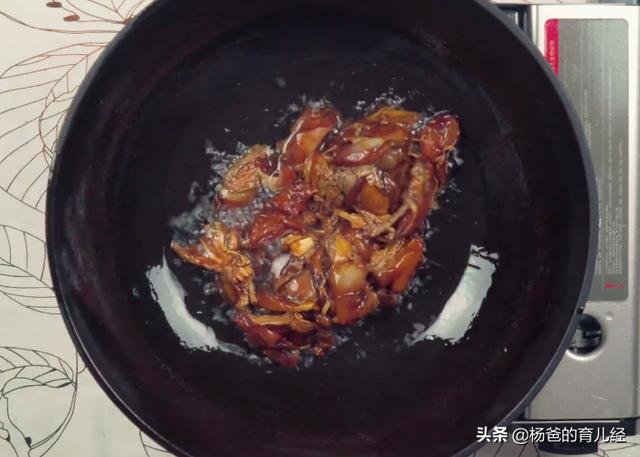 孩子爱吃的爆炒鸡腿肉，鲜香微辣，软嫩营养，美味的育儿家常菜