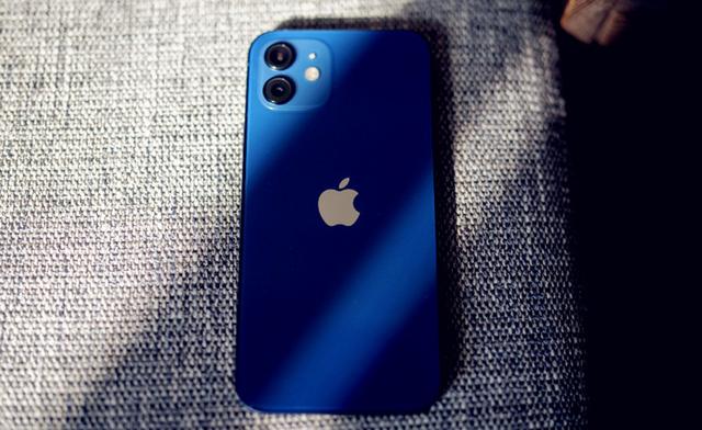 iPhone 12降了，黄牛崩了！官网买的可以退货了？