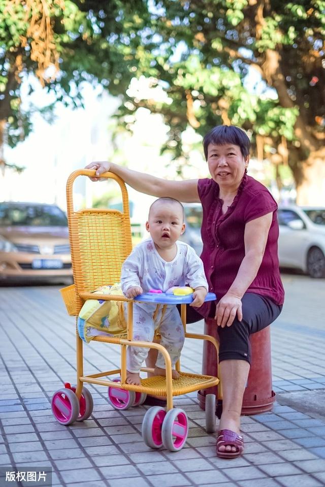 超级宝妈▲“育儿界的傻白甜，带娃界的猪队友”，宝爸们，是时候去雪耻了