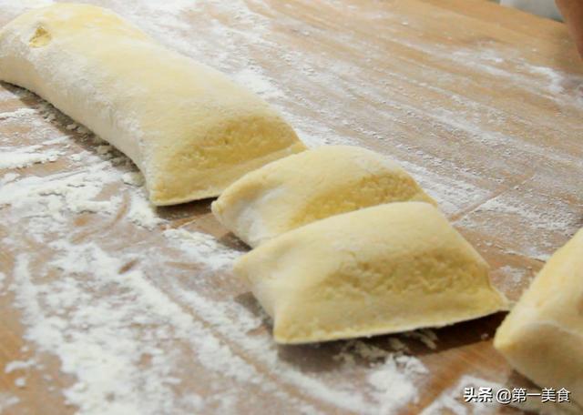 电饼铛烙出馋人锅贴味！简单制作玉米发面饼，香甜松软吃不够