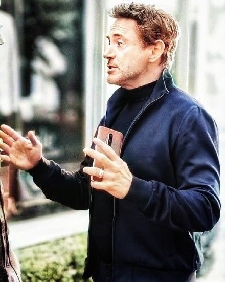 太平洋电脑网▲“钢铁侠”小罗伯特唐尼意外泄露一加8 Pro，和爆料相符