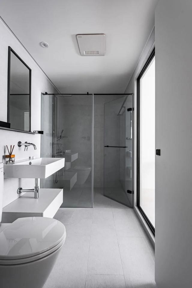 难怪入墙设计广受小户型喜欢，门入墙省空间、水龙头入墙高级