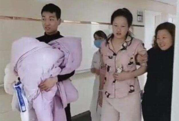 你的育儿经▲“最强悍产妇”火了，生完孩子直接走回病房，医师：可别大意