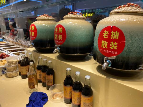 酱料|上海最有名气的“打酱油”店，一年卖出的花生酱垒起来超过两座上海中心……