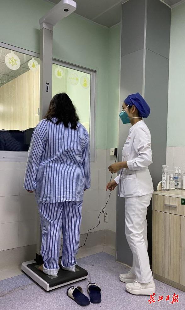 长江日报■不能忍了！宅家两月胖了30多斤 ，26岁宜昌宝妈来汉手术减肥
