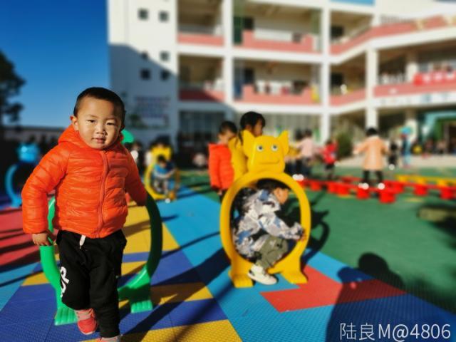 芳华镇中心幼儿园举办迎新年亲子运动会