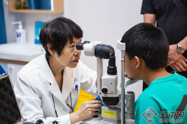 【云南网】孩子出现“斗鸡眼”怎么办？知名青少年近视防控专家为你支招