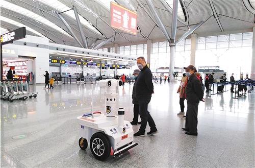 中国青年网：全国首个测温巡逻机器人亮相 可实现5米内快速测体温