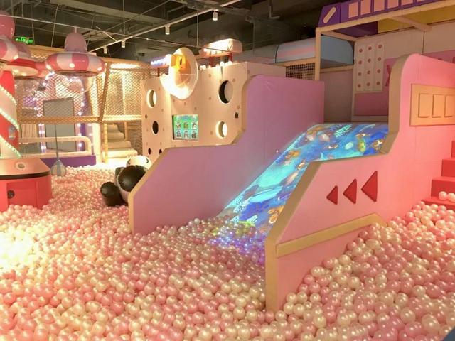 不知道怎么陪孩子玩？赶紧带着宝贝来漫奈斯成长乐园吧