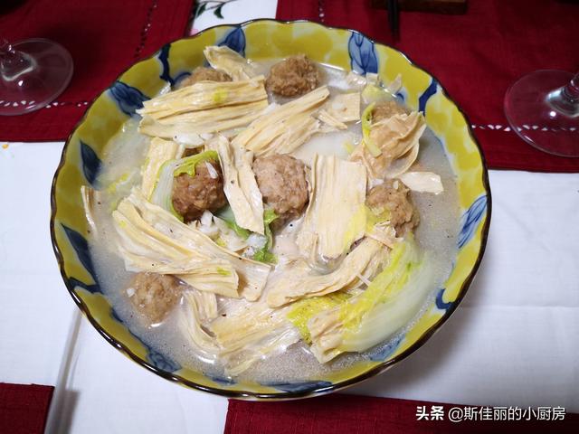 闺蜜小聚，4个人6道菜，晒到朋友圈，获得无数点赞，网友：羡慕