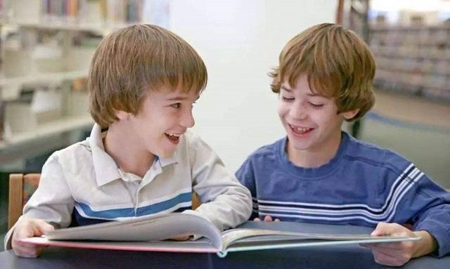 【超级宝妈】女孩像男孩，我们夸女孩很棒！其实，男孩身上有女孩性格也一样
