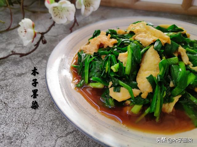 韭菜炒鸡蛋，加1勺它，鲜味倍增，家人说：有海鲜的味道