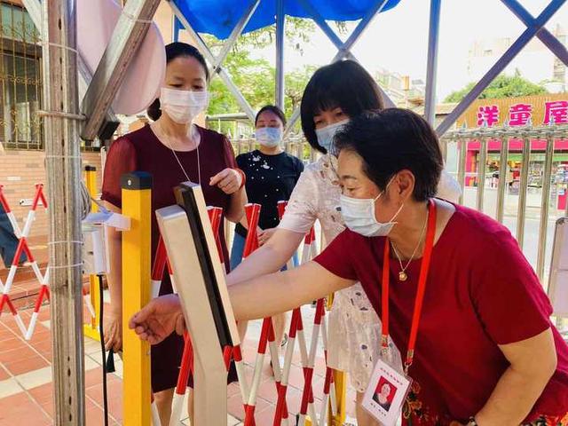 超级宝妈|督学在行动 有序迎复学——记责任督学莅临洗墨池幼儿园检查指导复学准备工作