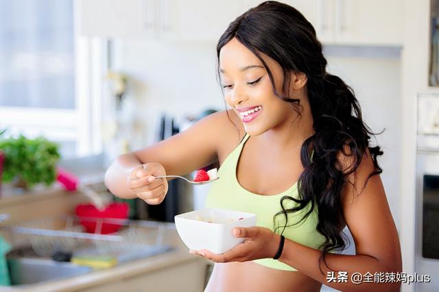 【超级宝妈】孕晚期这3个“临产”信号，暗示胎宝随时发动，孕妈别“犯”糊涂