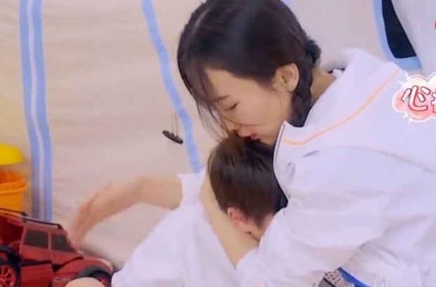 超级宝妈|孩子生气扔玩具？霍思燕的教育方式受到网友赞赏：比讲道理好多了