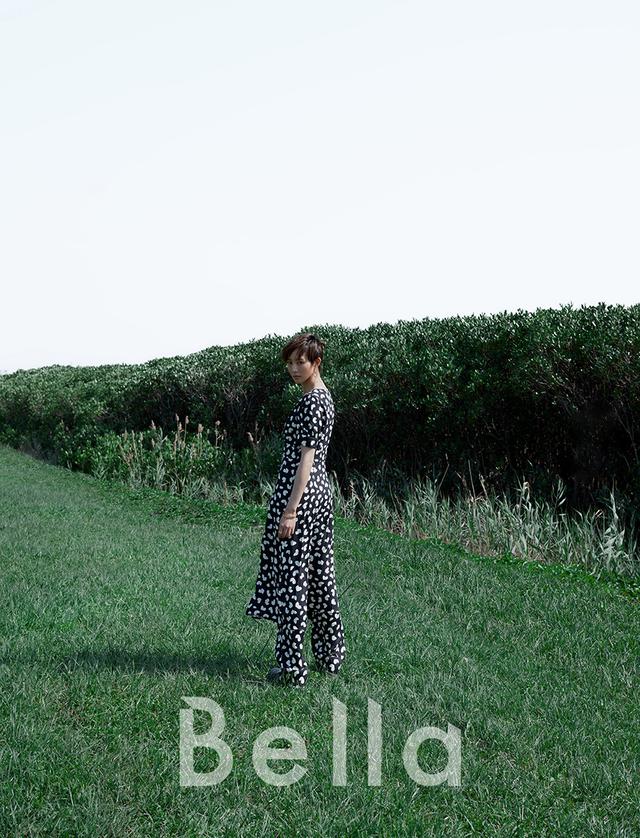 张钧甯封面大片 眼神坚毅气质清冷新华网客户端