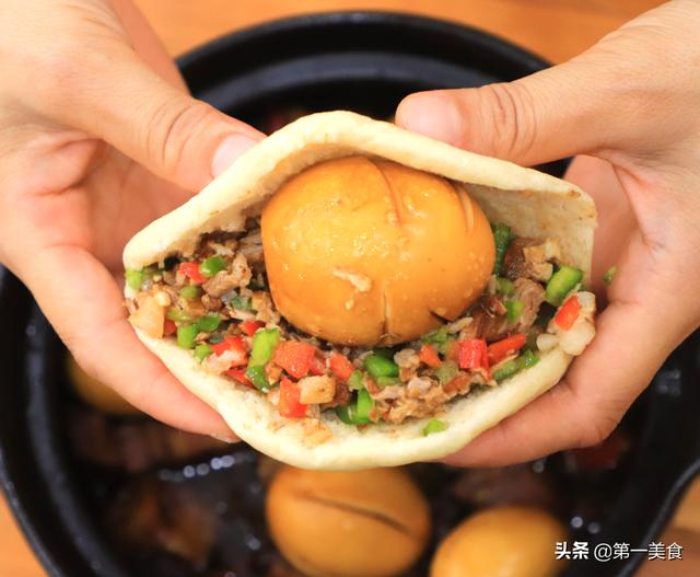正宗肉夹馍放不放青椒？老师傅详解从烙饼到卤腊汁肉
