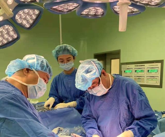 复发十二指肠巨大间质瘤，肚子曾被打开又关上，这些医生却愿意“一搏”