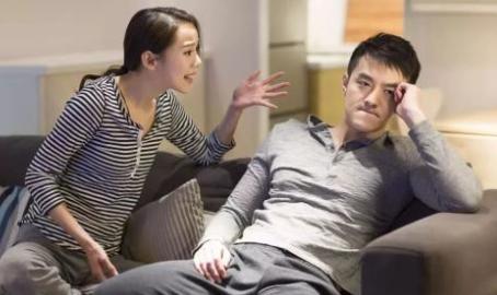 「你的育儿经」“一口饭都没给我留么”，90后宝妈喂完孩子没饭吃，怒掀餐桌