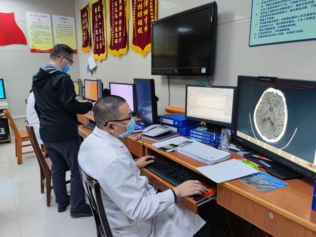 影像|两年半前他们第一个“吃螃蟹”，已使上万