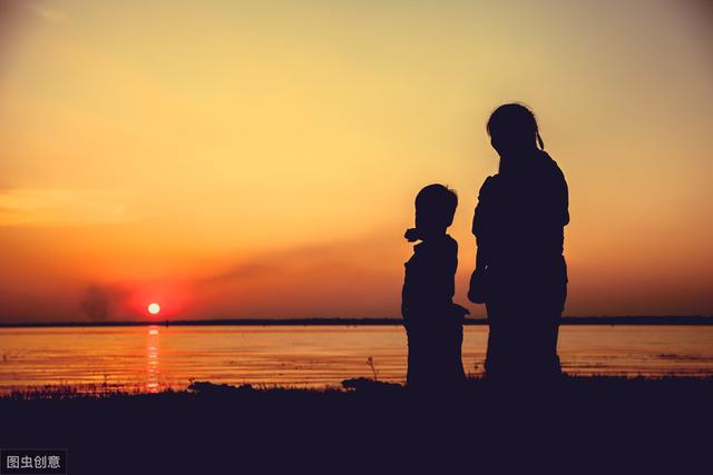 【超级宝妈】孩子为什么会甘心做情感的俘虏?家长一定要观察、思考。