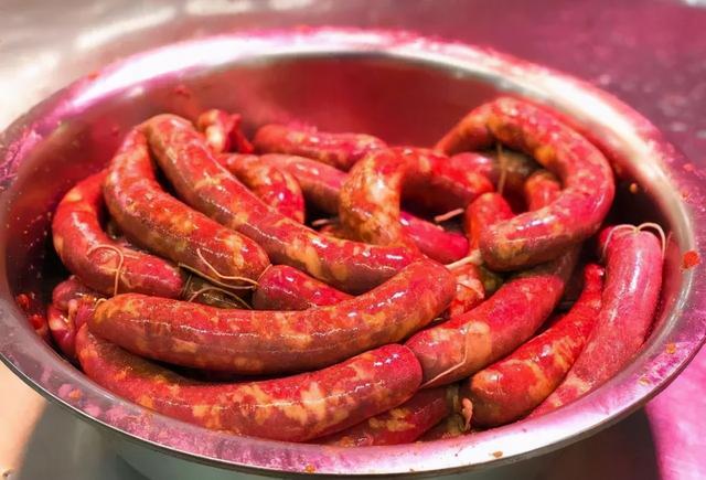 灌好的香肠，不要着急晒，学会正确做法，香肠更好吃，保存时间长