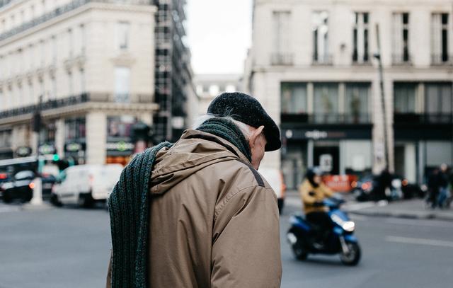 老年人如何正确保暖，才能防止意外的发生，健康开心过冬