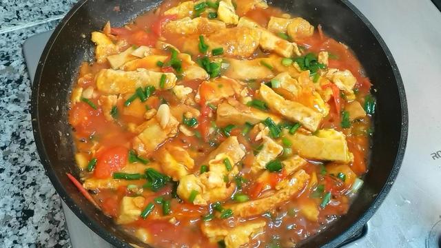 西红柿+冻豆腐这样做，酸香可口，特别下饭，不光好吃还能减肥