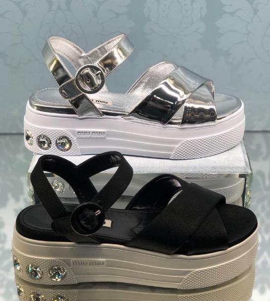 最时尚“丑凉鞋”香奈儿Chanel也追捧！盘点3大品牌运动风凉鞋