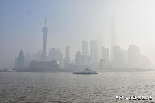 伸手不见五指，多地出现浓雾