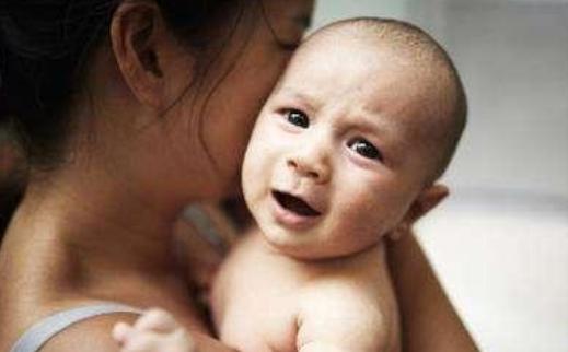 「超级宝妈」对于刚出生的婴儿，为了孩子好，这几种人先不要抱孩子