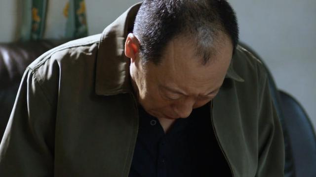 [超级宝妈]20岁女生的行为被监控录下，全家人羞愧，网友：真是“巨婴”