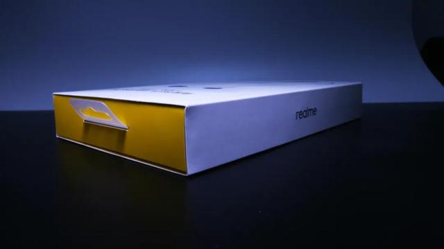 四百块钱做主动降噪，realme 真我黄开箱